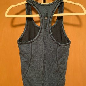 Swiftly Tech Racerback Tank Top 2.0 
Race Length Teal